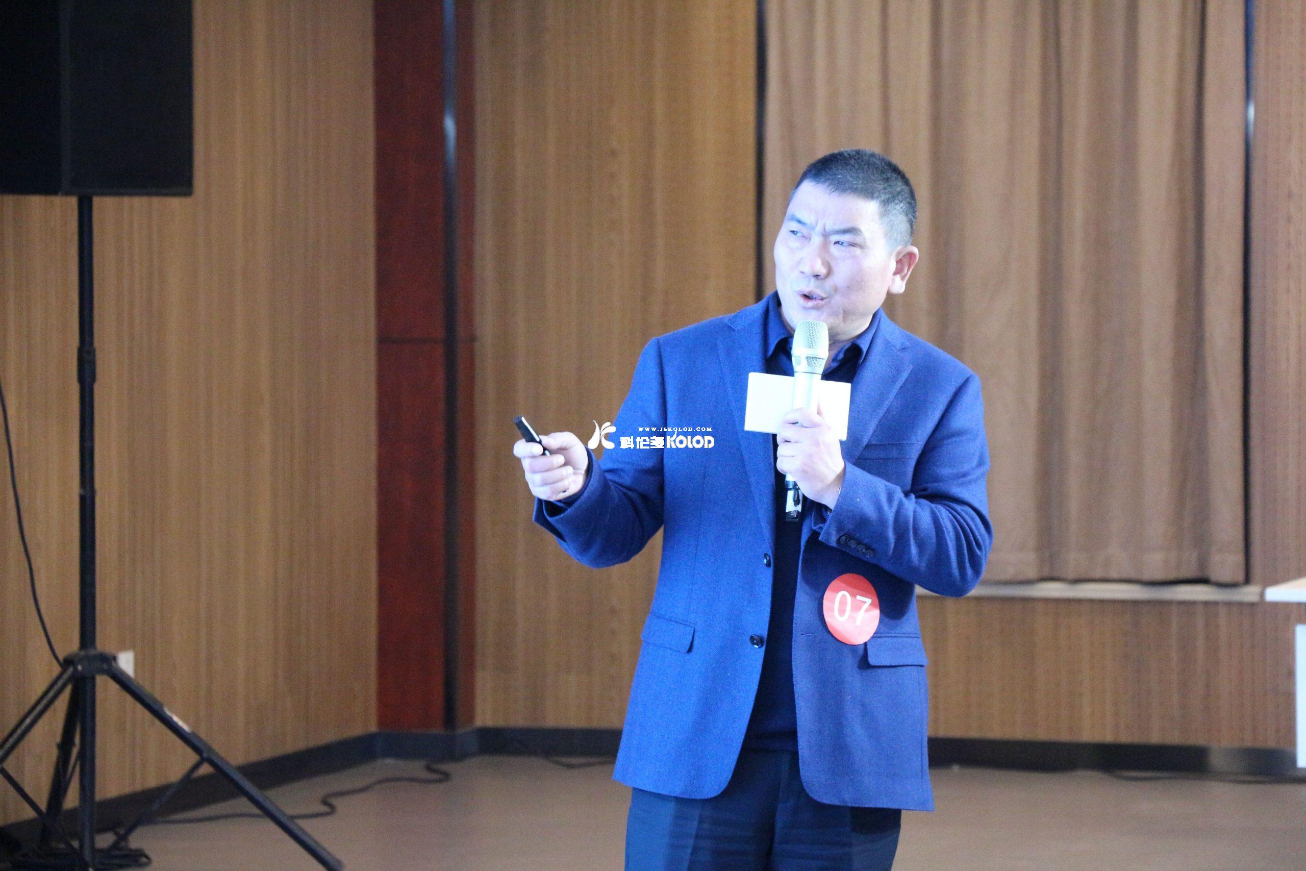 灌云首屆主題為“創(chuàng  )響灌云、群英匯”人才創(chuàng  )新創(chuàng  )業(yè)大賽落下帷幕，江蘇科倫多食品配料有限公司董事長(cháng)總經(jīng)理封寬裕榮獲成長(cháng)組冠軍