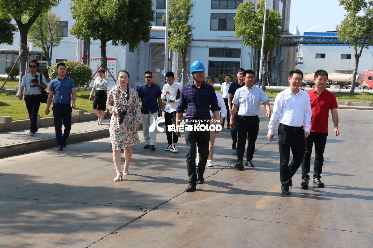 連云港市團委副書(shū)記王雷帶領(lǐng)市青商會(huì )成員參觀(guān)調研江蘇科倫多